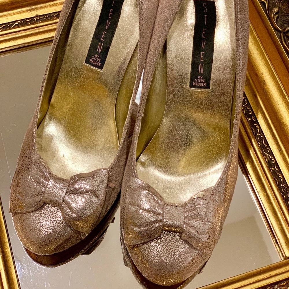 Pink Bow Crackled Leather Heels Size 7